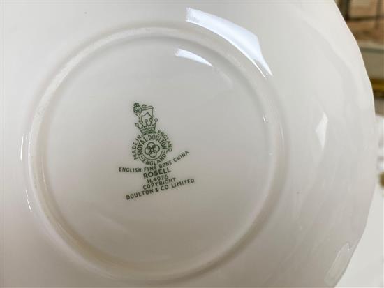 A Royal Doulton dinner service, Rosell pattern